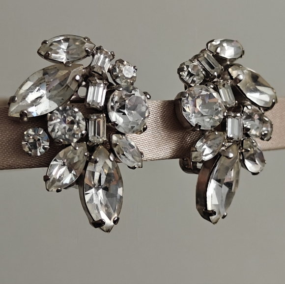 Stunning Clear Crystals Earrings Unsigned Sherman - Picture 1 of 15